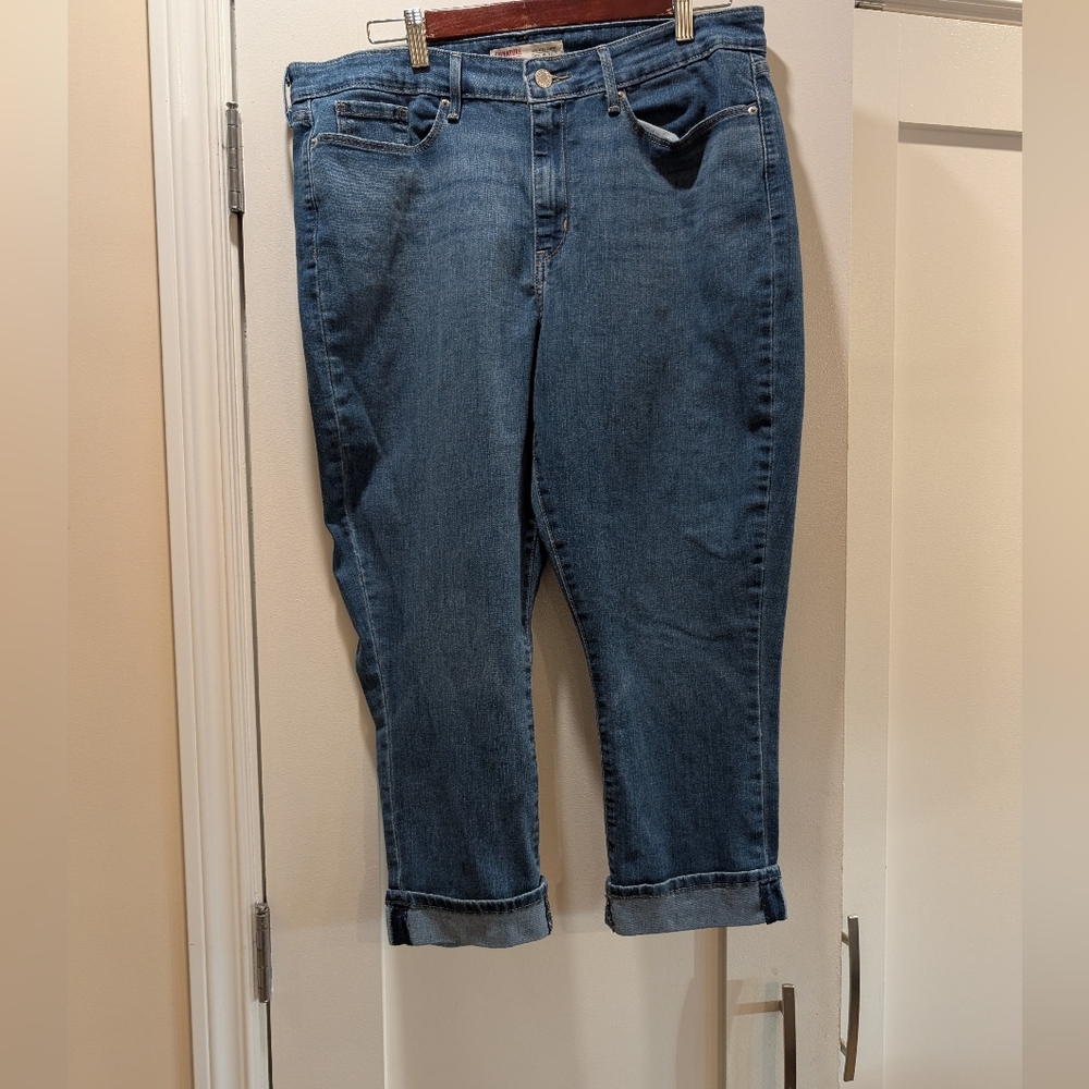 Levi's Signature Mid-Rise Capris,16